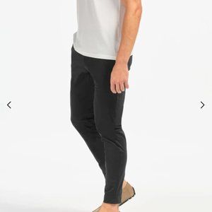 Rhone Commuter Jogger in Black